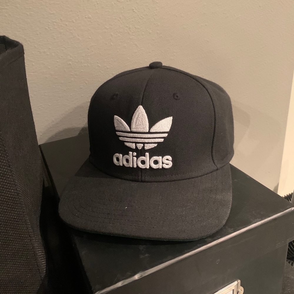 Adidas snap back Hat